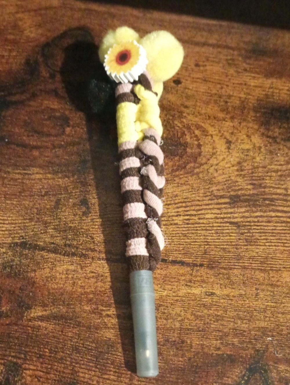 Decorative Yellow Daisy Pom-Pom Ink Pen